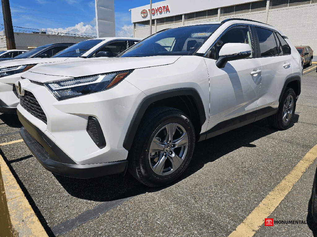 2024 Toyota RAV4 XLE's photo