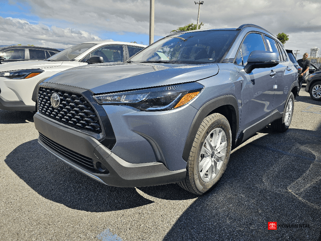 2024 Toyota Corolla Cross LE's photo