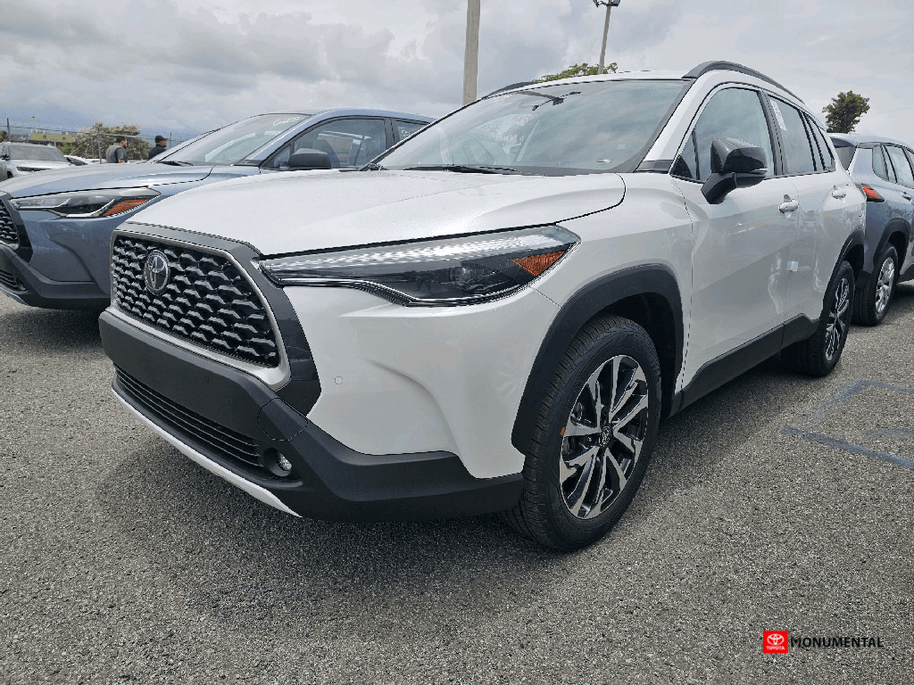 2025 Toyota Corolla Cross XLE's photo