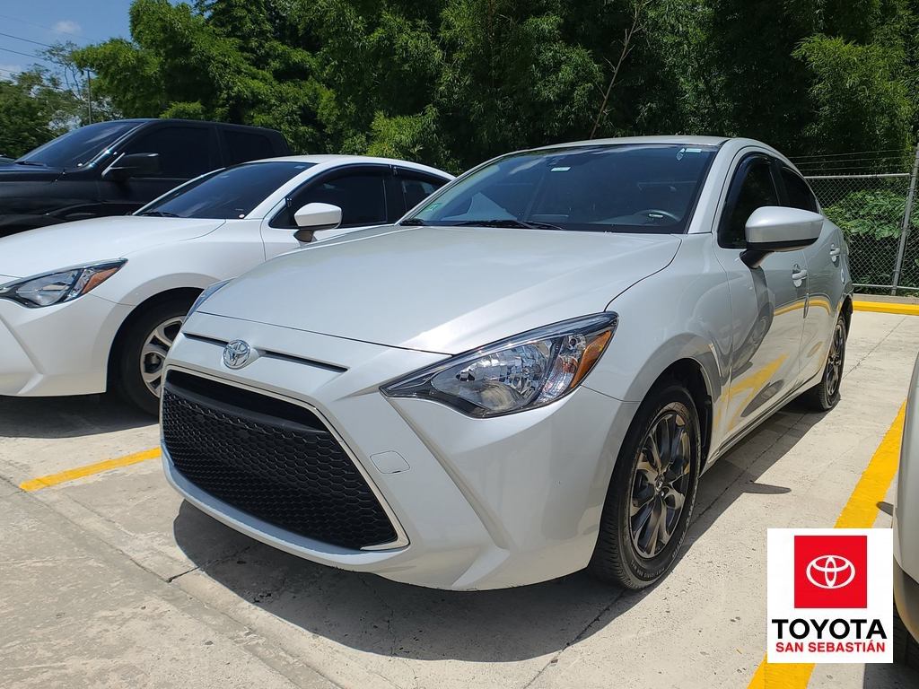 2020 Toyota Yaris LE's photo