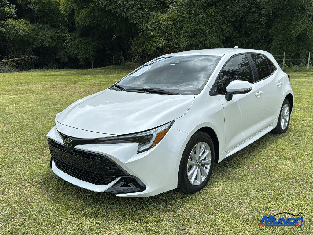 2025 Toyota Corolla Hatchback SE's photo