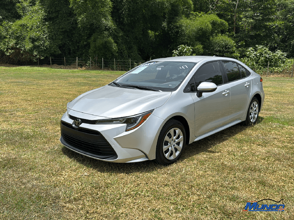 2025 Toyota Corolla LE's photo