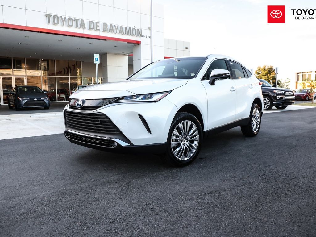 2023 Toyota Venza XLE's photo