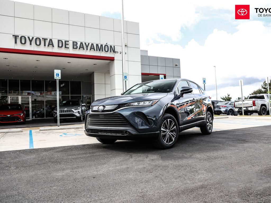 2024 Toyota Venza LE's photo